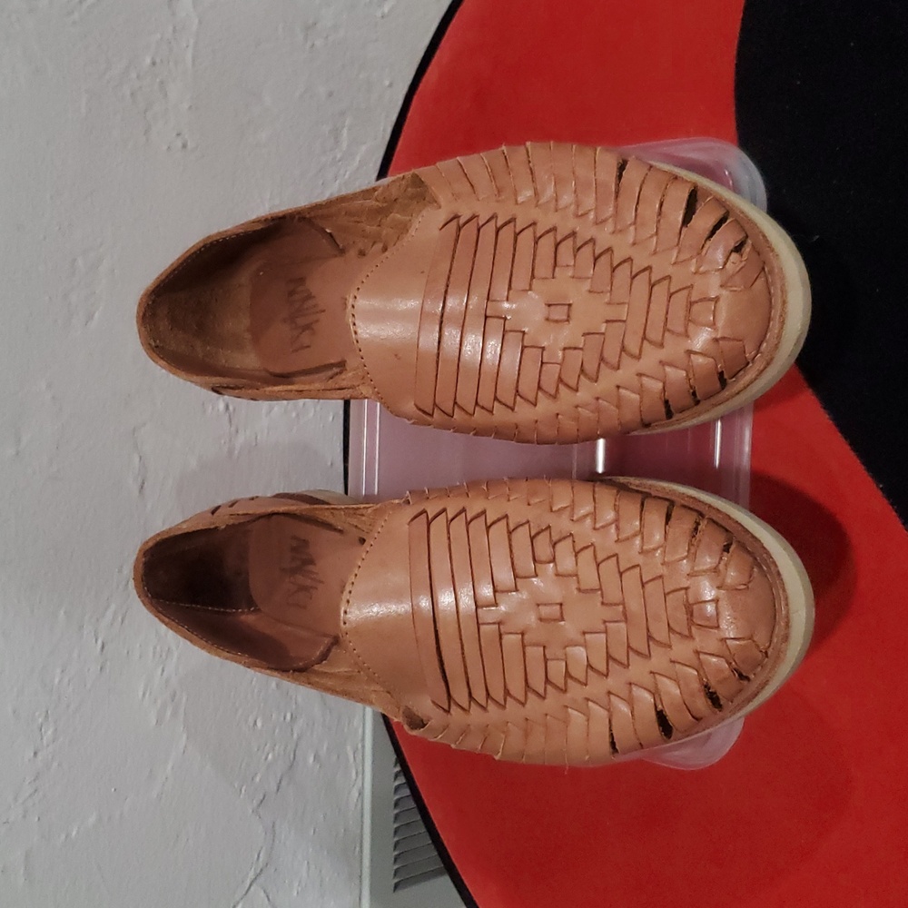 Elegant Tan Leather Loafers - Picture 2 of 11